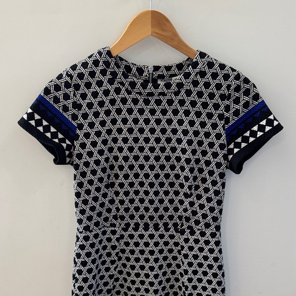 🔷 H&M Black & Blue Geometric Midi Dress
Size Small - Picture 1 of 8